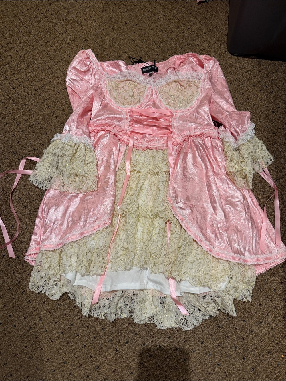 Deluxe Dolls kill Cake Queen